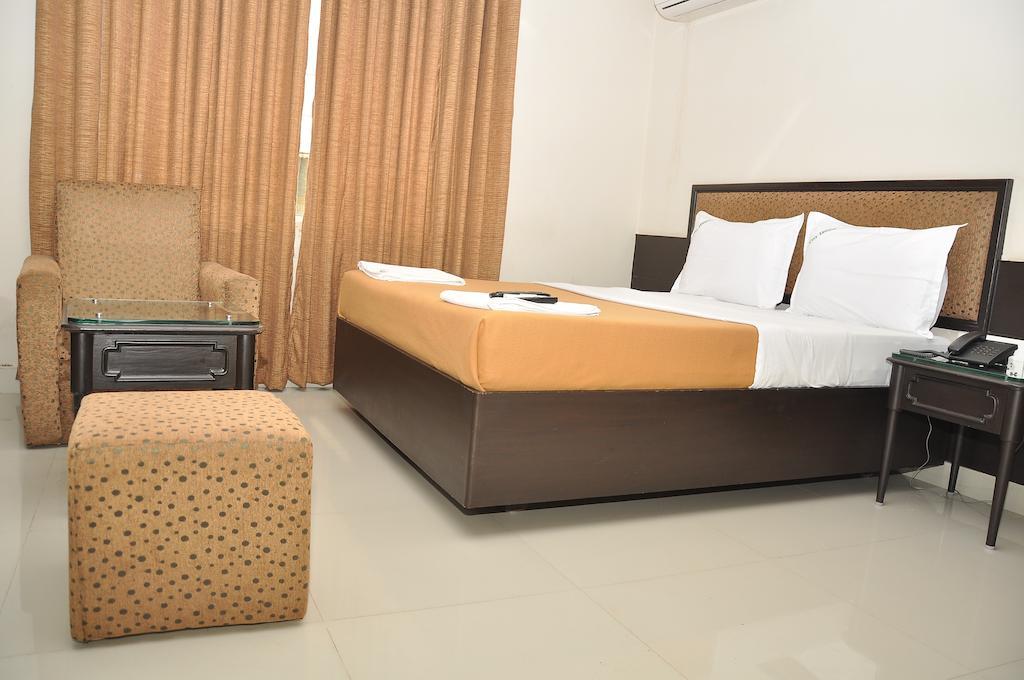 City Home Chennai Room photo