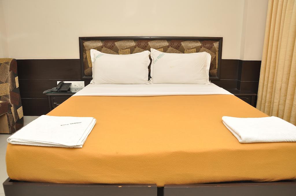 City Home Chennai Room photo